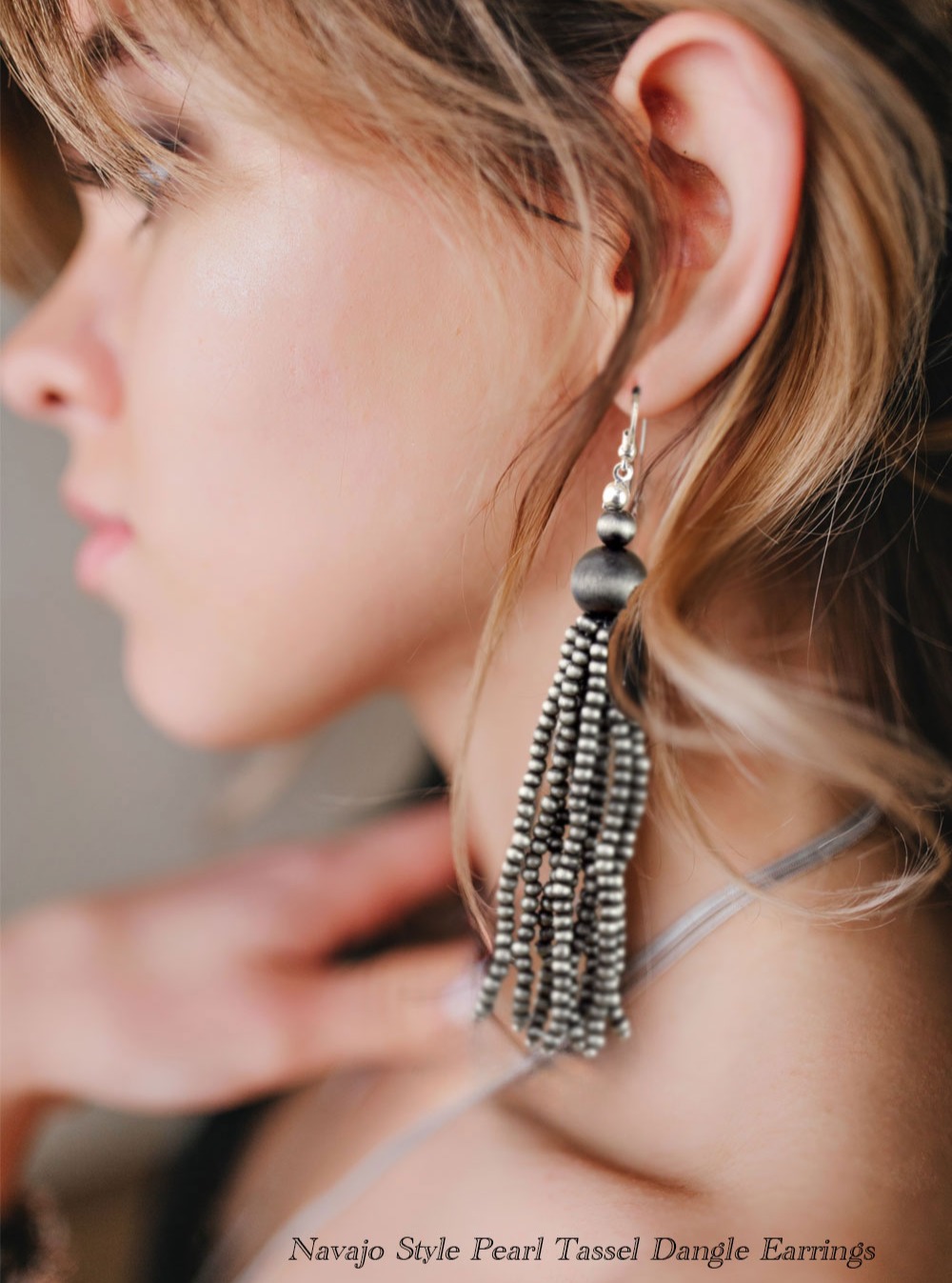 NEW ARRIVALS~
Navajo Style Pearl Tassel Dangle Earrings
#westernjewelry #westernaccessorie #westernstyles #navajo #pearl #tassel #dangle #earrings #uswholesaler #newarrivals