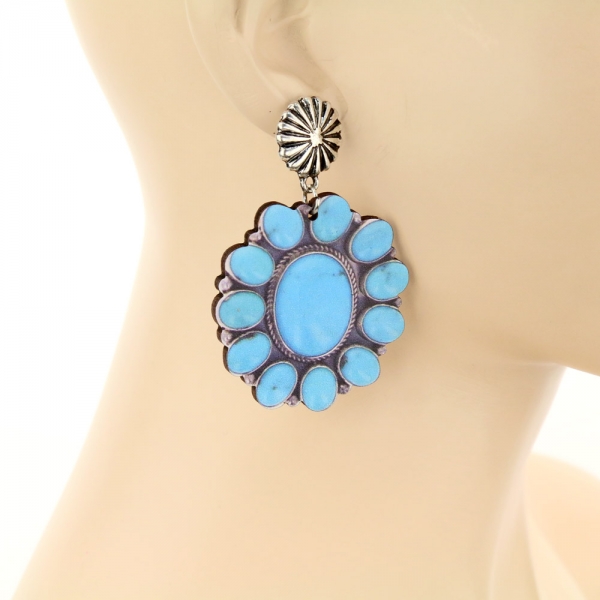 Western Design Stud Earrings - Image 2