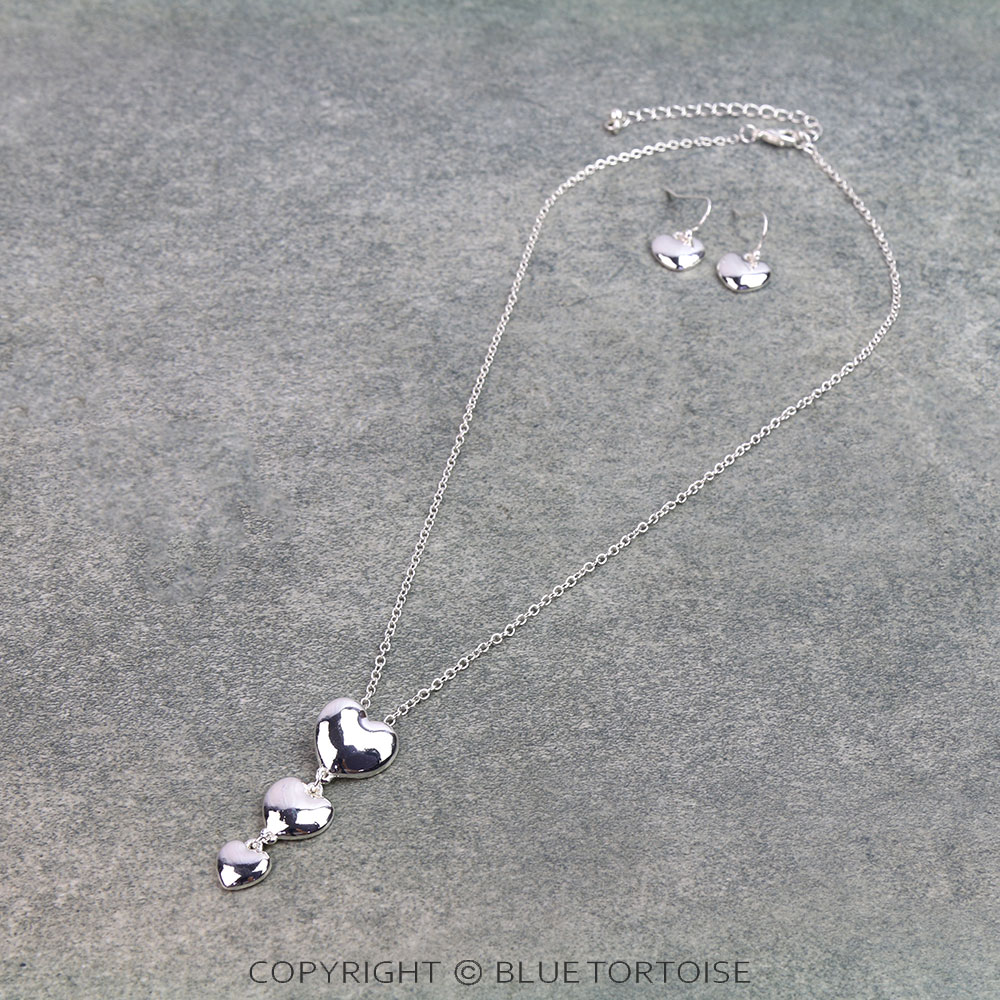 Tailored Look Heart Necklace Set