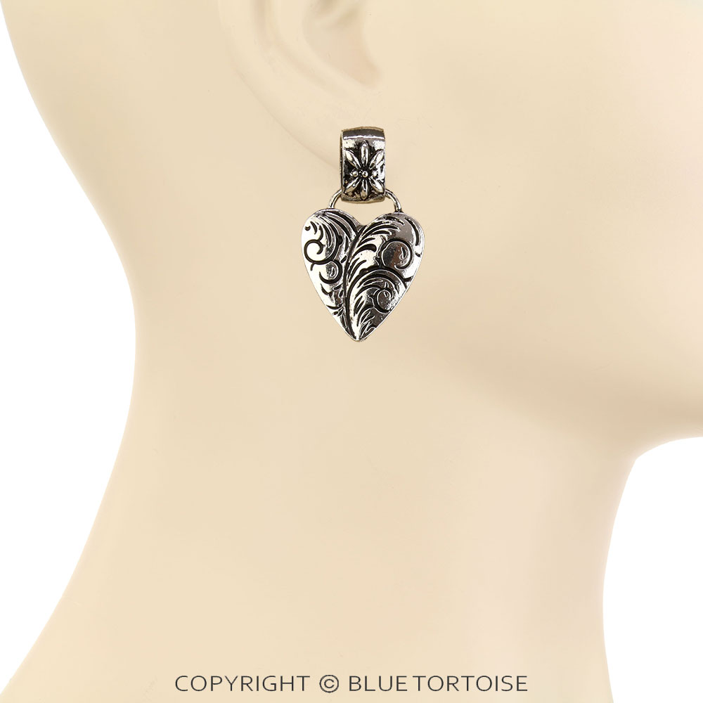 Western Etched Heart Stud Earrings - Image 2