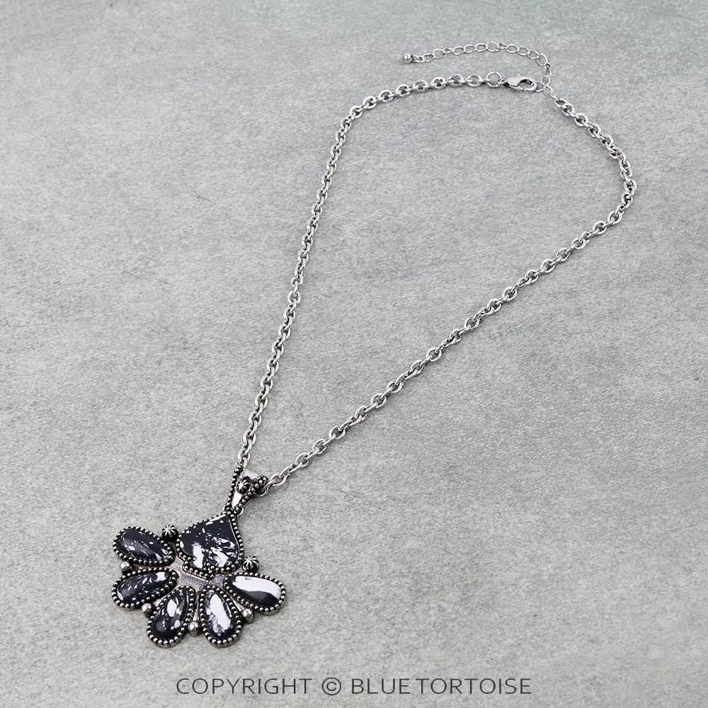 Wester Spade Hand Stone Necklace