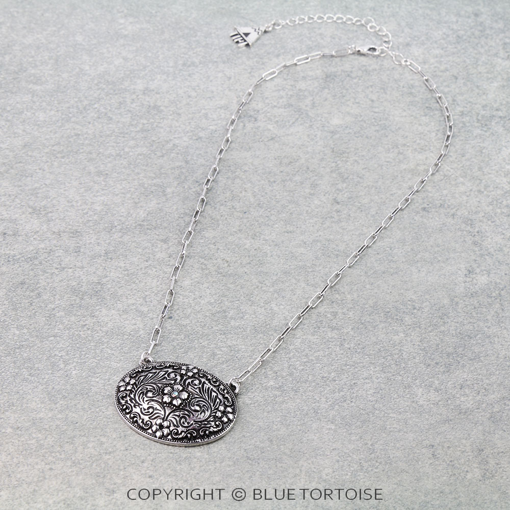 Western Oval Flower Necklace - Image 3